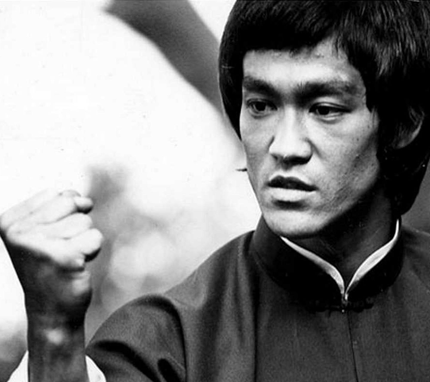 当时,李小龙的速度之快令史泰龙大吃一惊,只见他迎面一拳便直接将