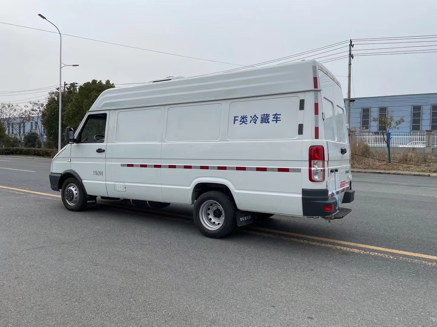 国六依维柯面包冷藏车