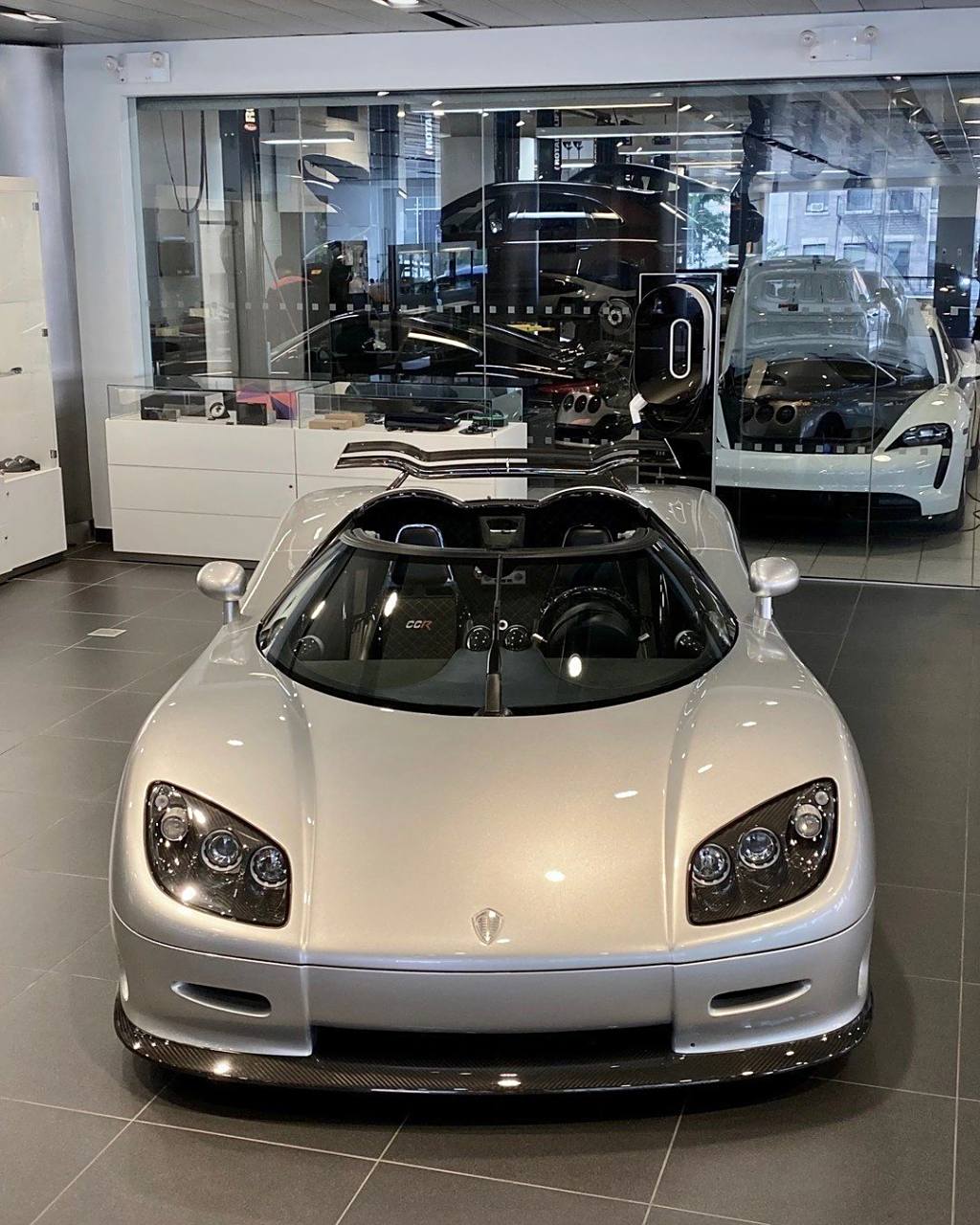 科尼赛克ccr是瑞典超级跑车制造商科尼赛克(koenigsegg)生产的一款