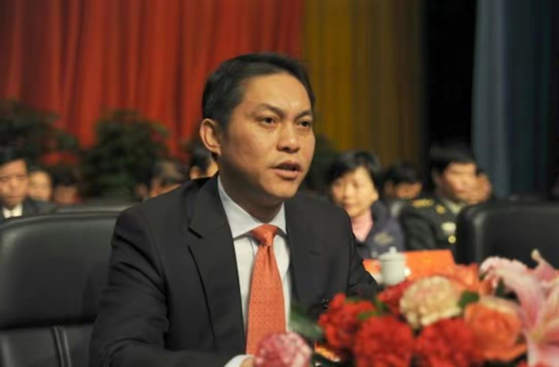 因贪污而被判无期徒刑的胡健勇,入狱后多次检举他人,他共举报300多人