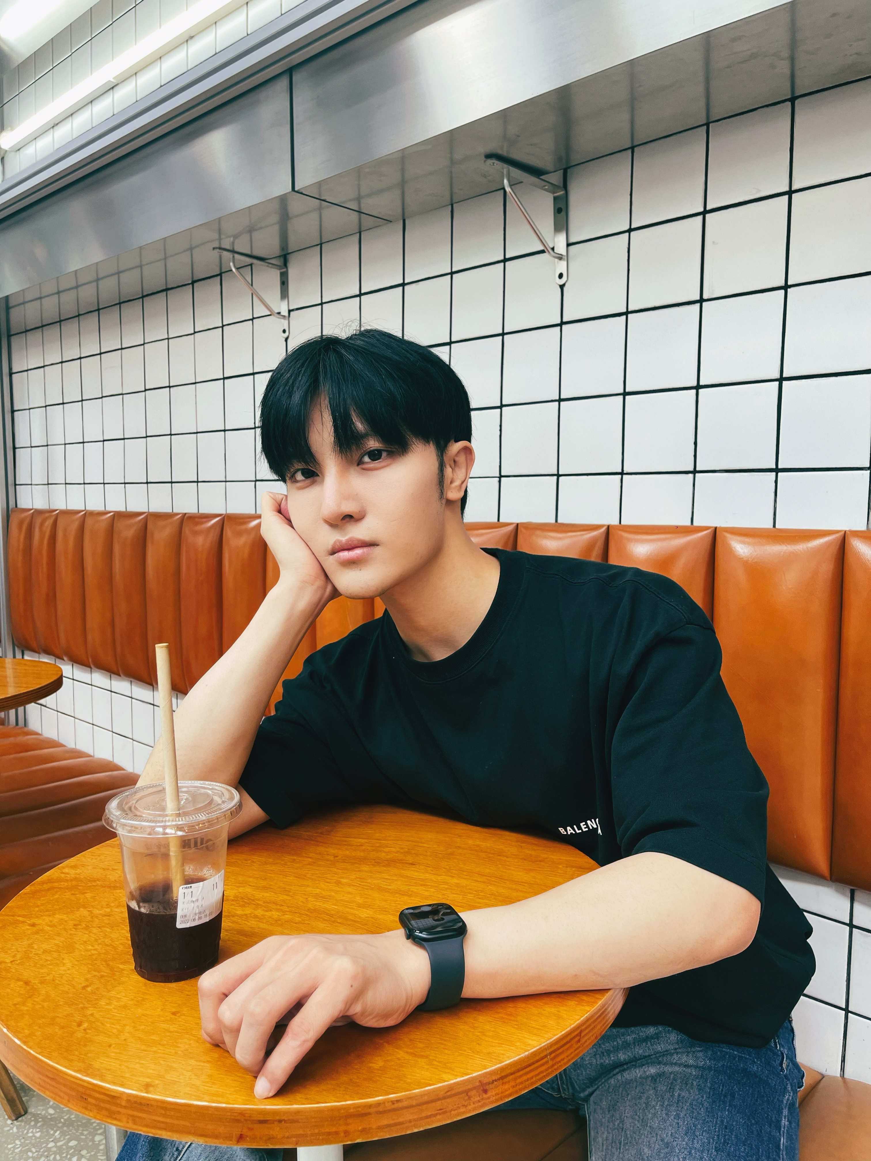 歌手韩松咖啡硬拍