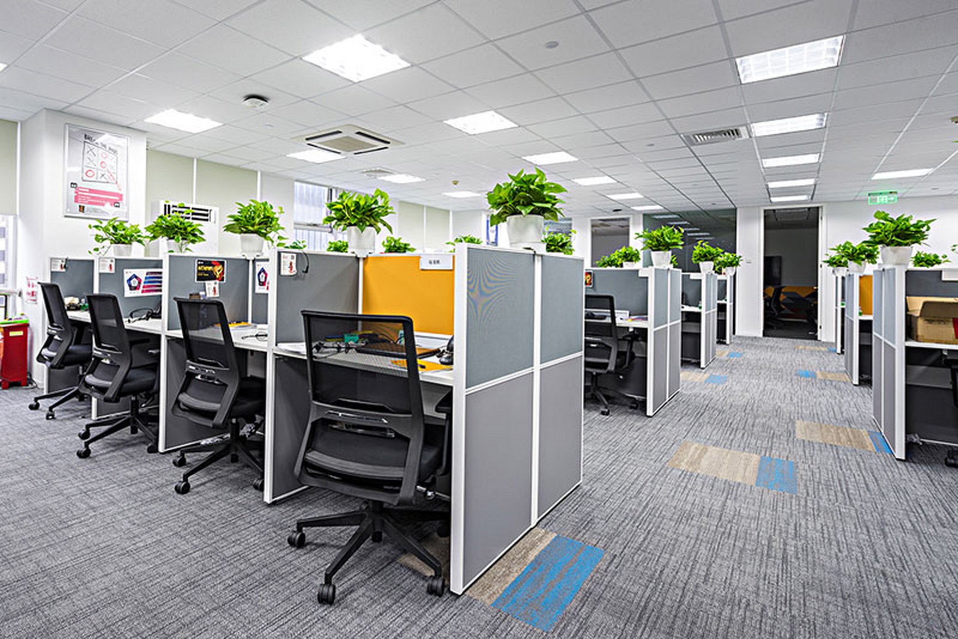 71#李理谦# 办公室风水之办公桌布局有哪些风水宜忌?