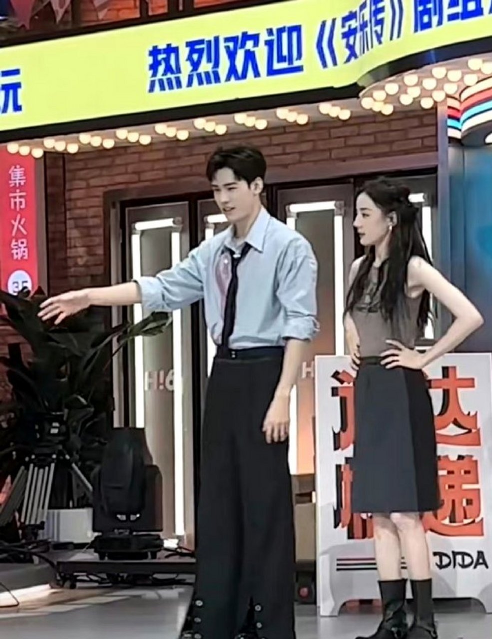 龚俊和迪丽热巴在综艺里的同框,有网友感叹这才是有身高差,有身材差