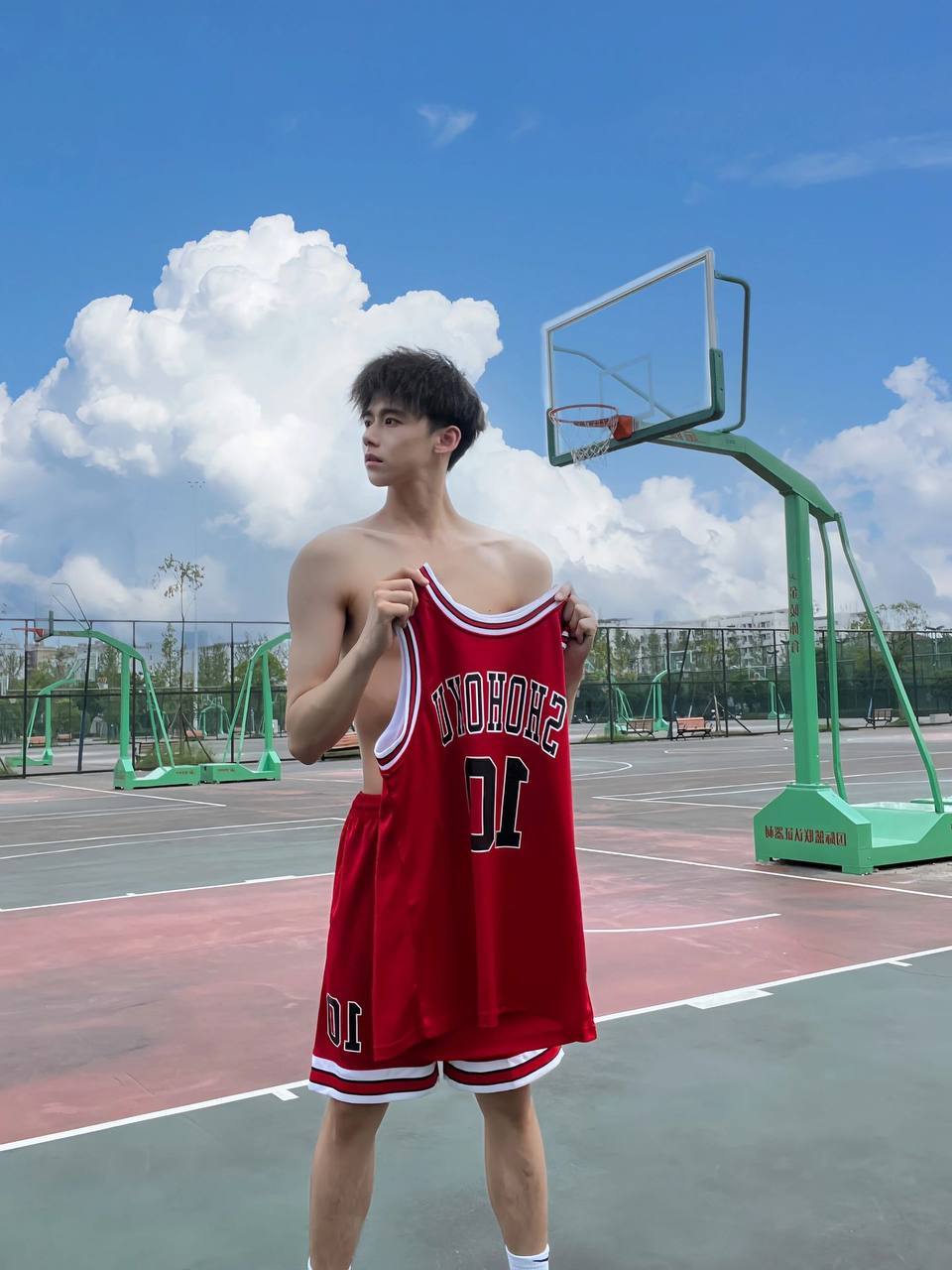 想看185cm的鲜肉帅哥在篮球场上打篮球吗? #体育生