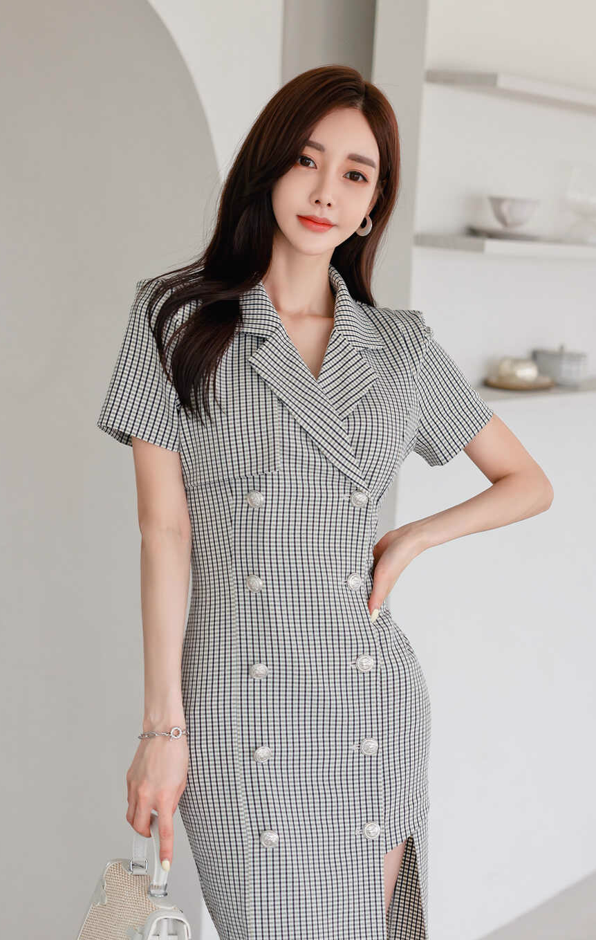 孙允珠二套职业装搭配,尽显成熟女性魅力与干练.