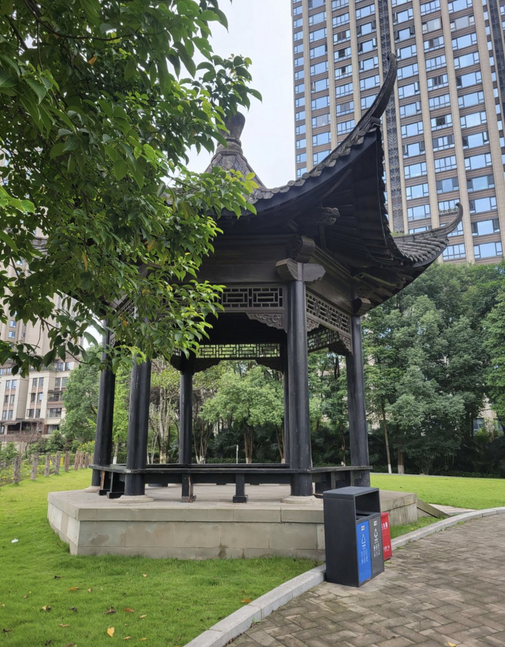 石子山体育公园是重庆市江北区的一座现代化体育公园,集体育健身,文化