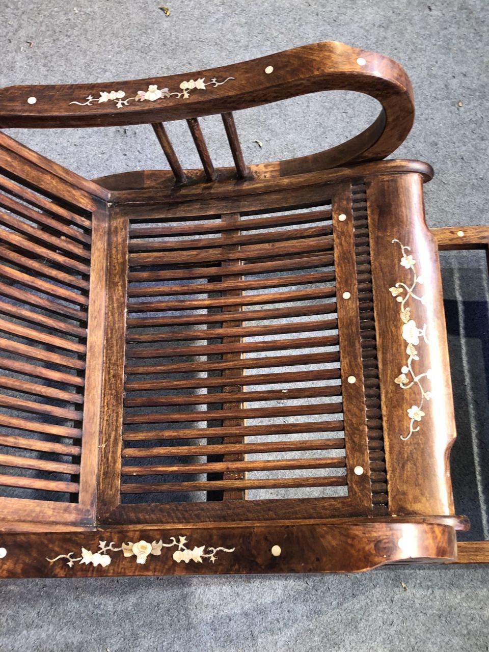 精品极品黄花梨镶贝壳摇椅.