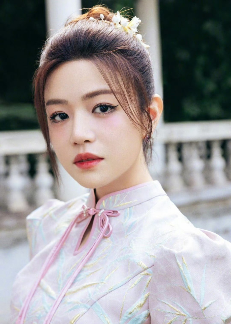 陈妍希扮演一代歌后邓丽君???  《但愿人长久》是一部关于邓丽君的电