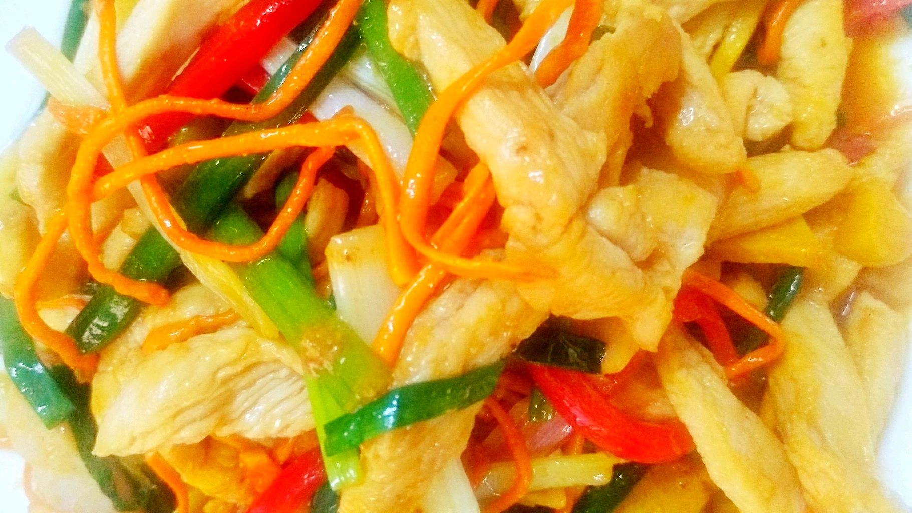 嫩滑虫草花炒鸡丝,色泽鲜艳华丽营养丰富的菜式