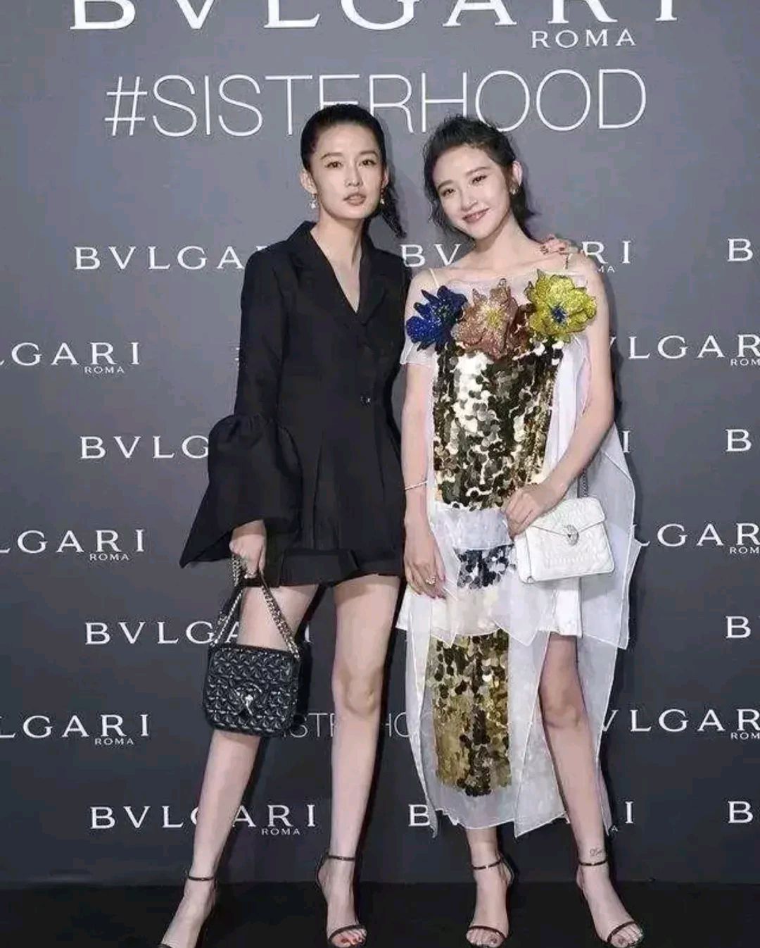 黑色礼服的李沁和白色礼服的唐艺昕,笑的真心可爱呀