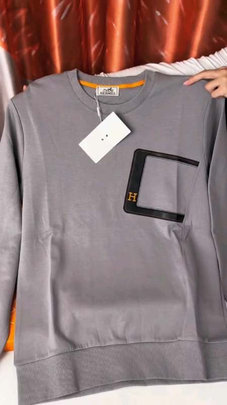 爱马仕灰黑色极简卫衣,上身舒适百搭有风度-度小视