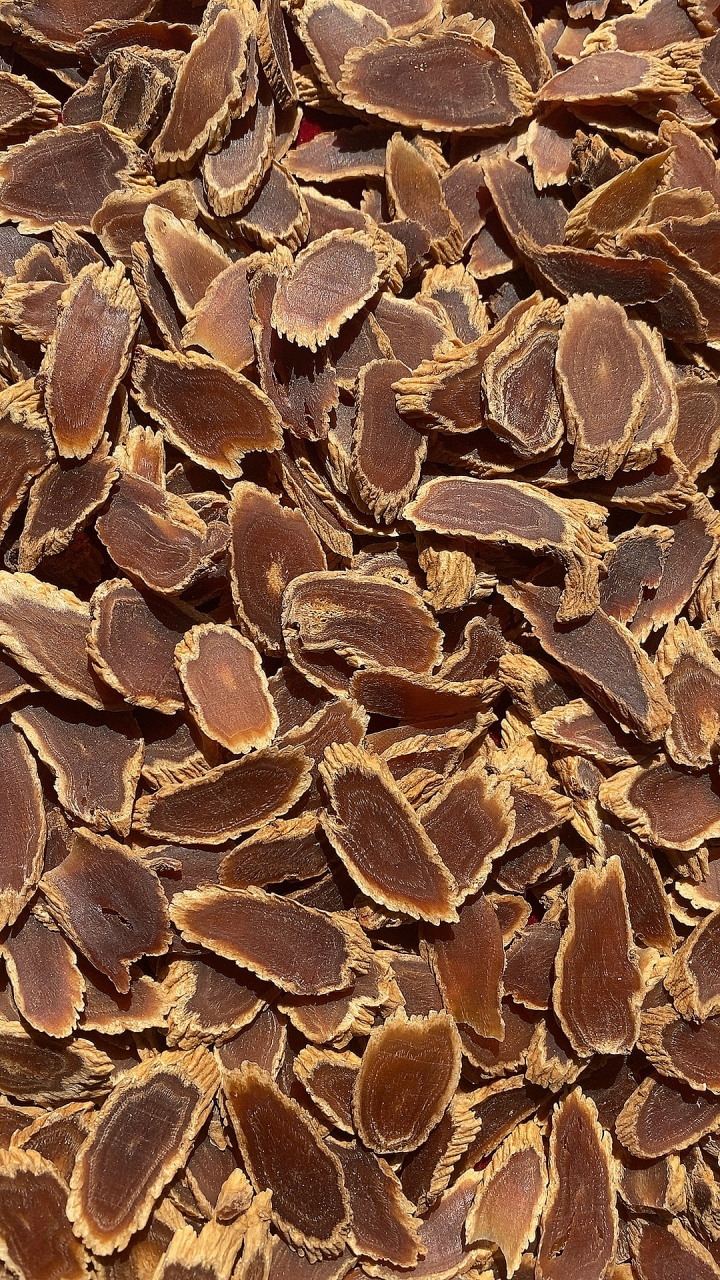 纯手工切的高丽参别直参片,花纹清晰,皮色好,可以煲汤,泡水,做人参蜜