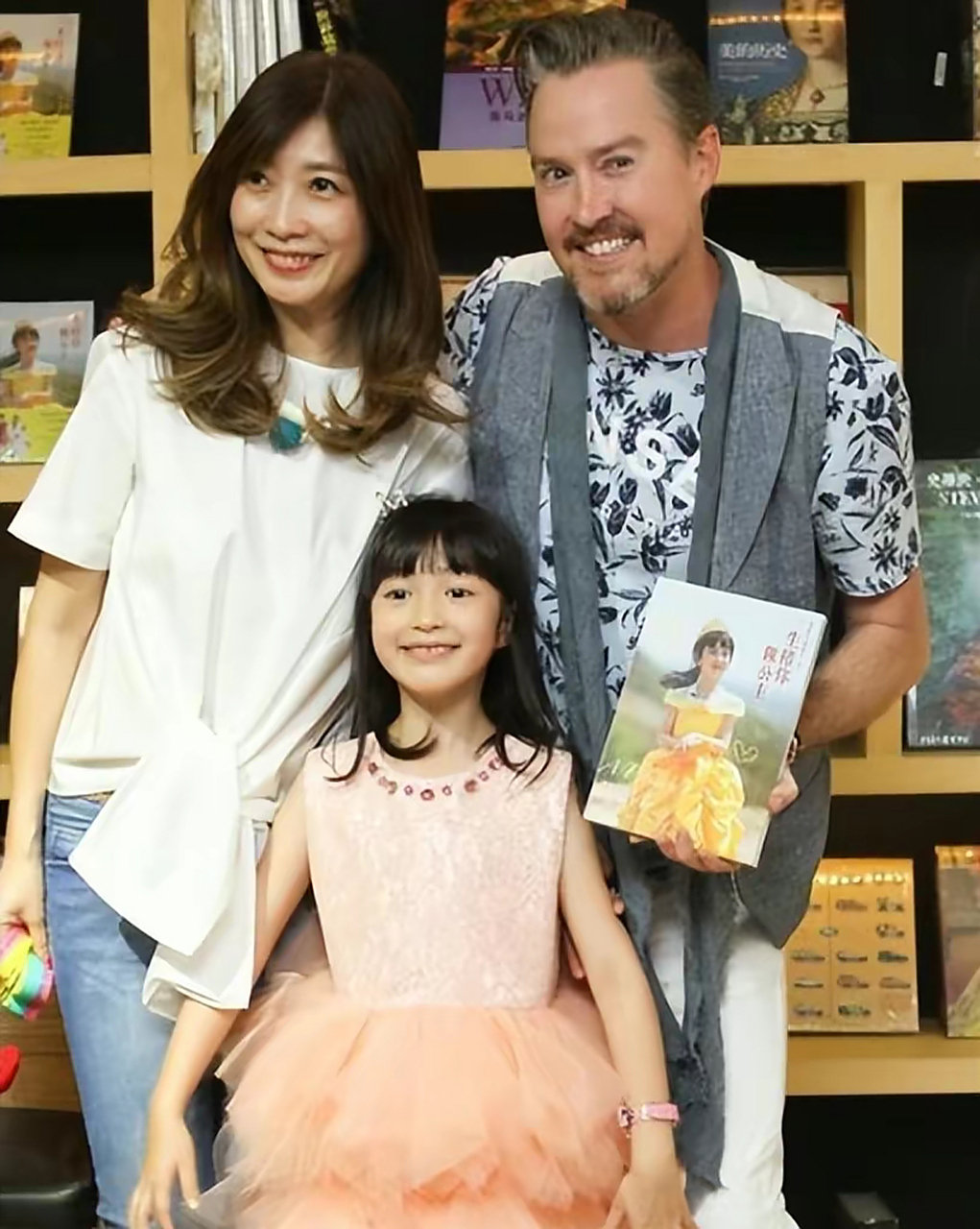 就黄嘉千所言,夏克立出轨家暴,她已经不堪重负,只能选择离婚,逃离"