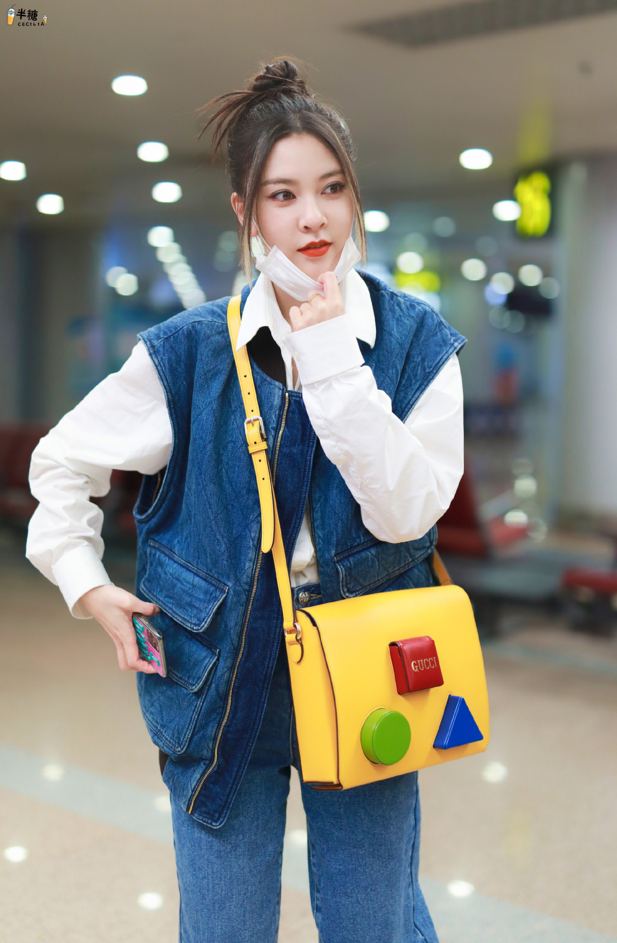 张一山前女友宋妍霏最新街拍,鼻子真的很不自然啊