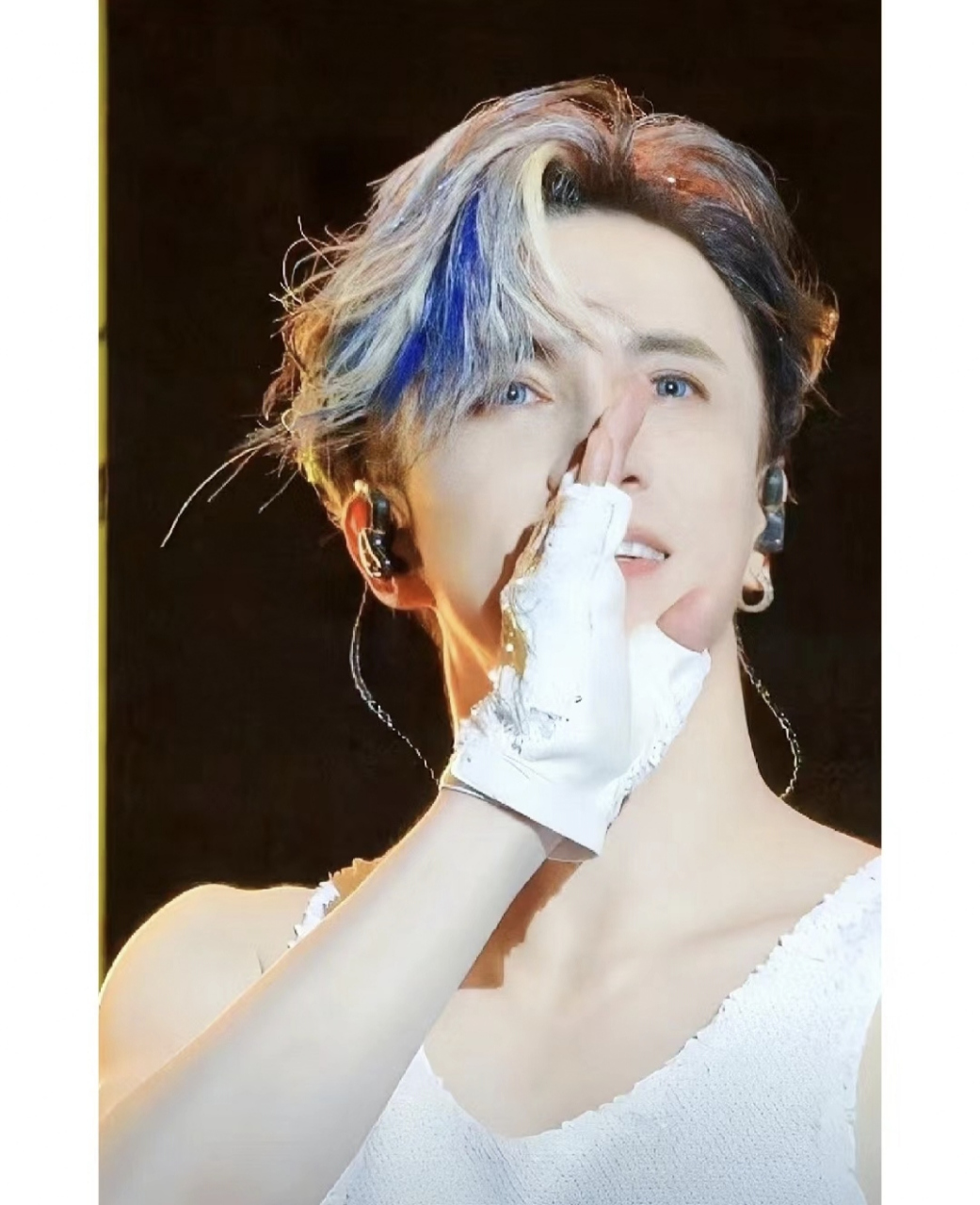 周杰伦演唱会上拿话筒求婚的价格是30w,能保证拿到话筒,让所有人见证