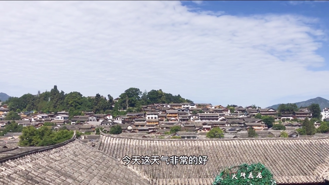 自驾游来到丽江古城,这边天气不错,古城好大,小伙在里面迷路了