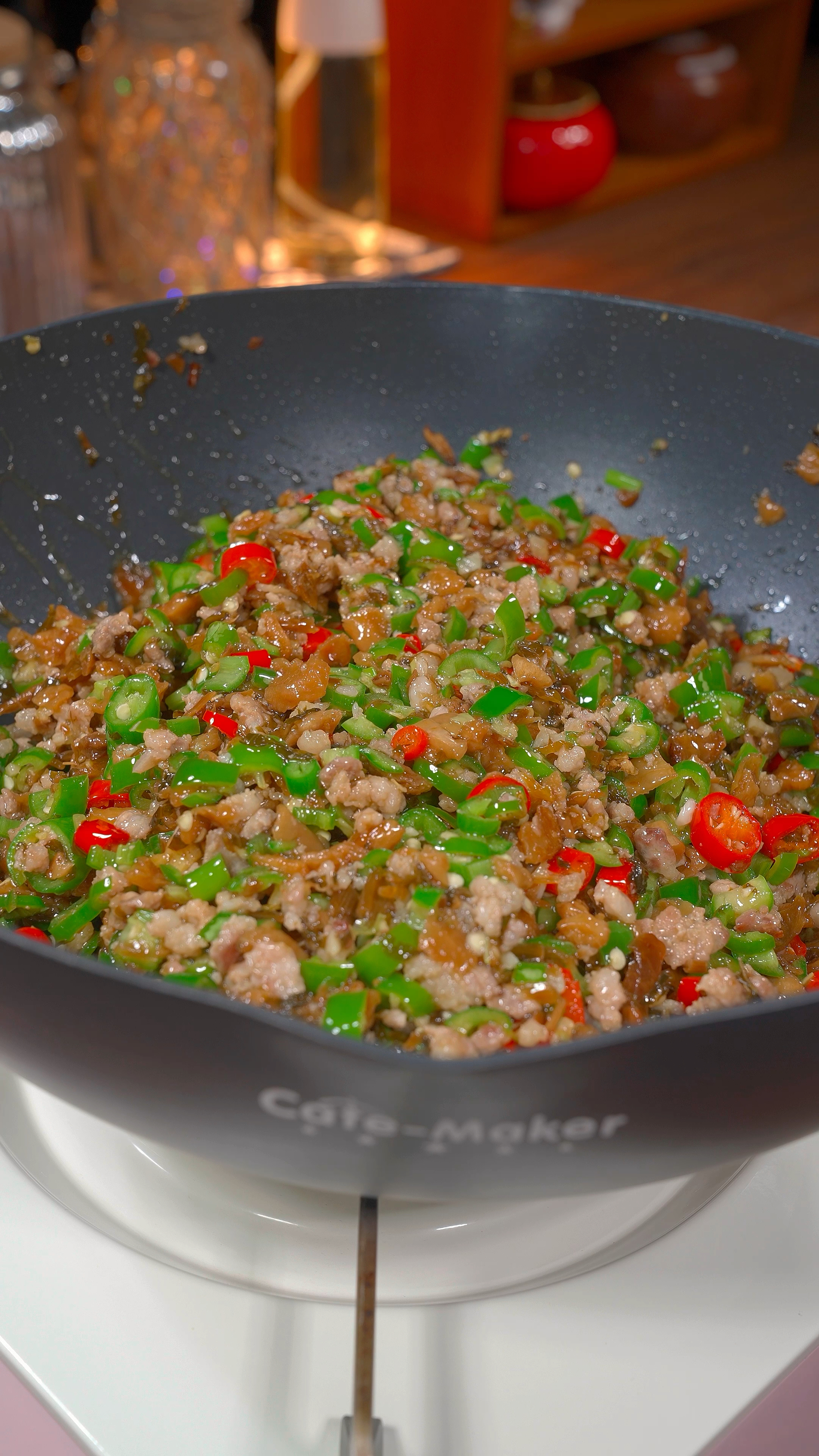 青椒炒肉沫,不管是拌面条拌米饭配上馒头都好吃-度小视