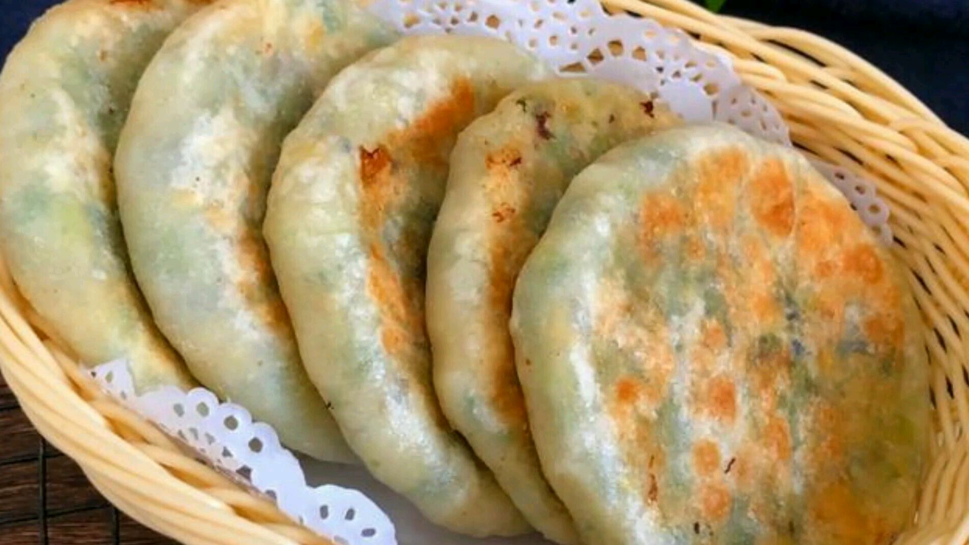 韭菜鸡蛋盒子最简单的做法,薄皮大馅,鲜香可口,出锅家人抢着吃