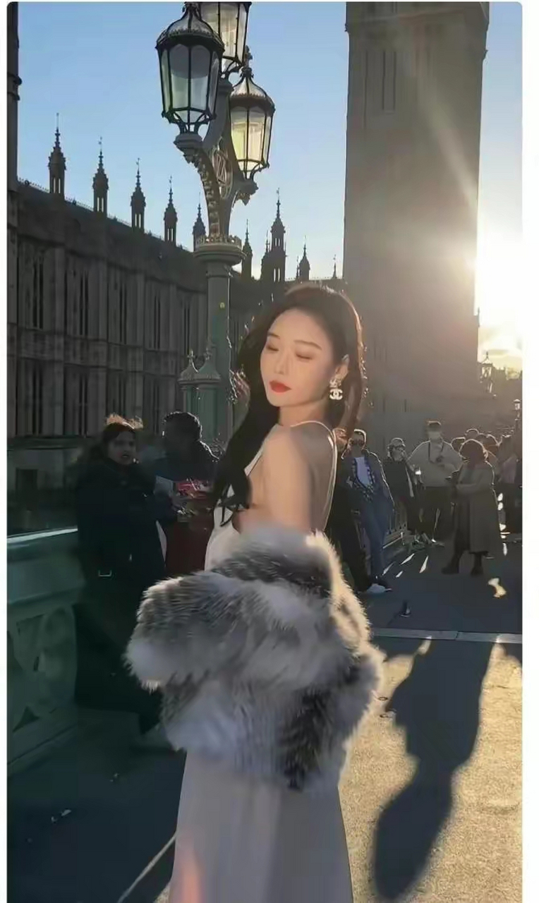 可怜了这个大美女,百万网红,中国世界小姐冠军雅典娜被闺蜜母女骗到