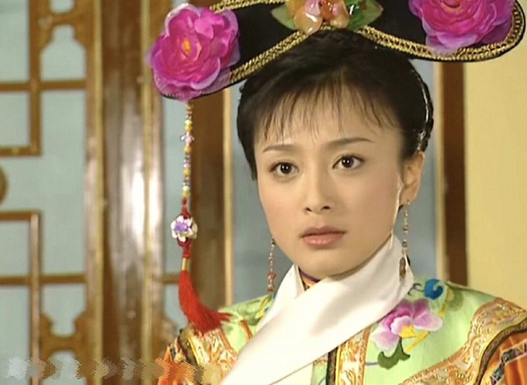 还珠格格3里的旗头越看越像鞋垫