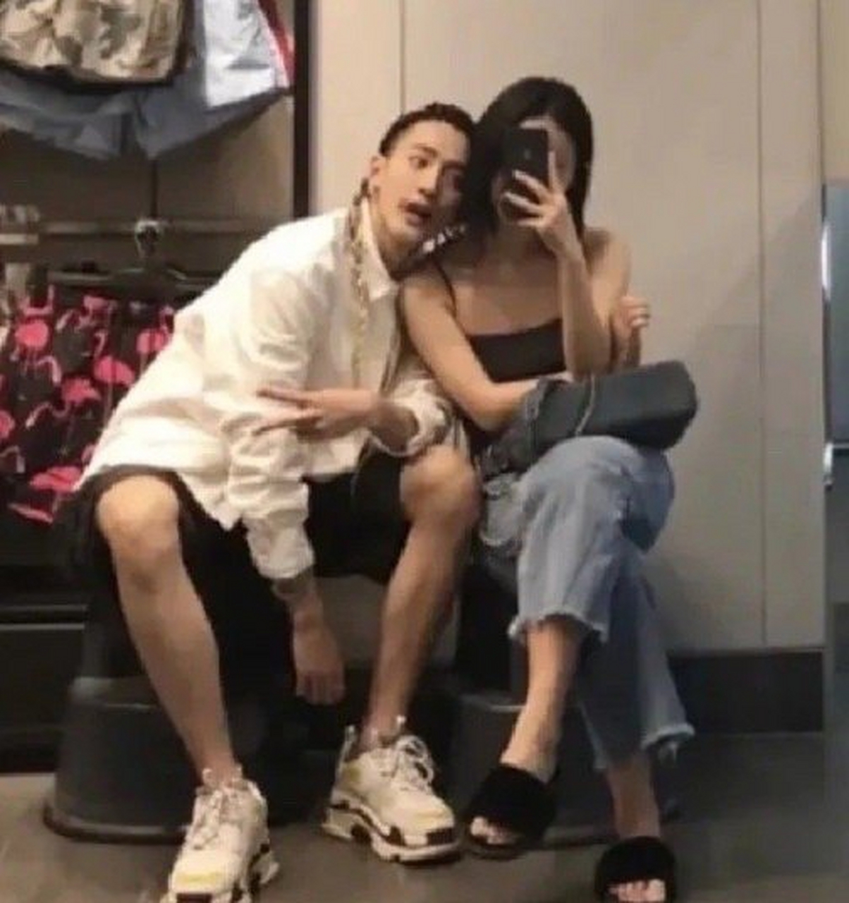 凭借《长相思》爆红的邓为,前女友照片曝光  最近