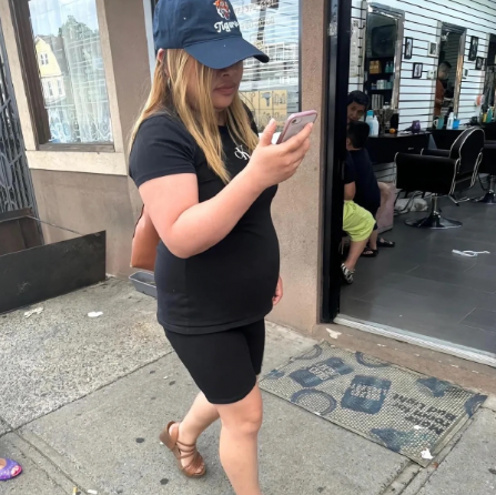 38岁凤姐近况罕曝光,现身美国街头,见到国人慌忙躲避