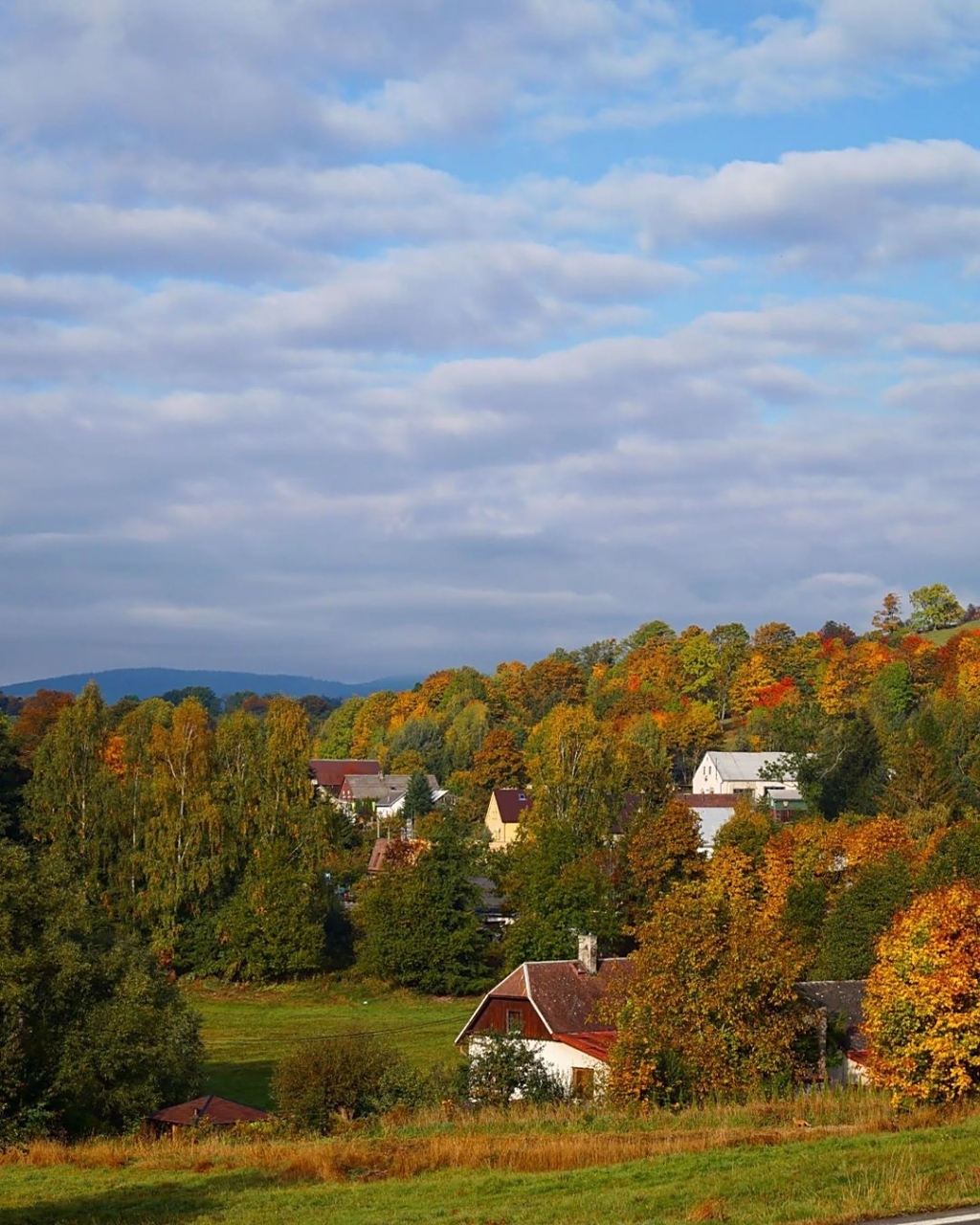 动态优创月# 捷克东北部小镇的秋日乡村生活~94 . 676767