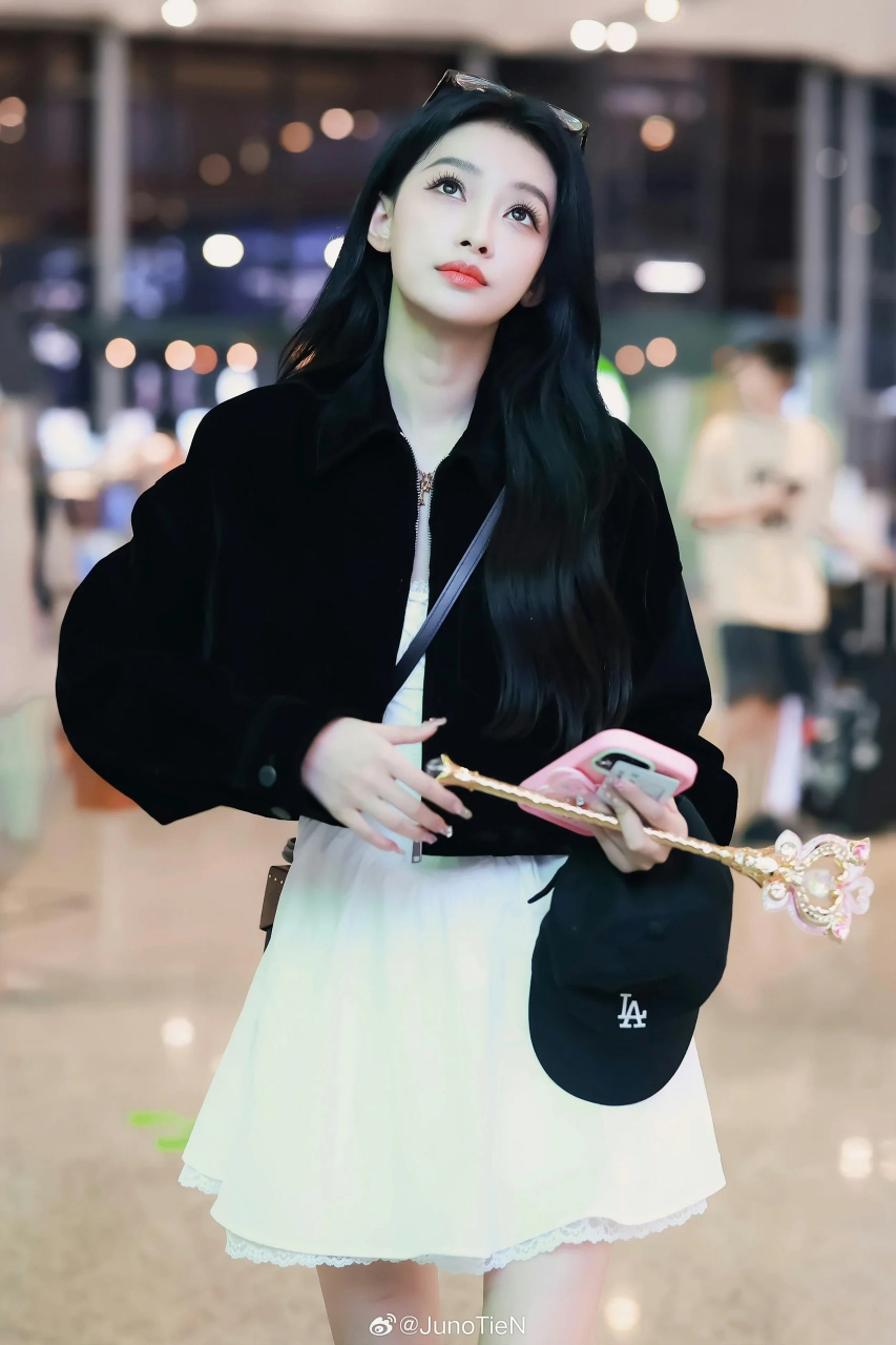 时尚穿搭# #明星穿搭# 孙怡的穿搭真好看,她真的是可盐可甜的佬型