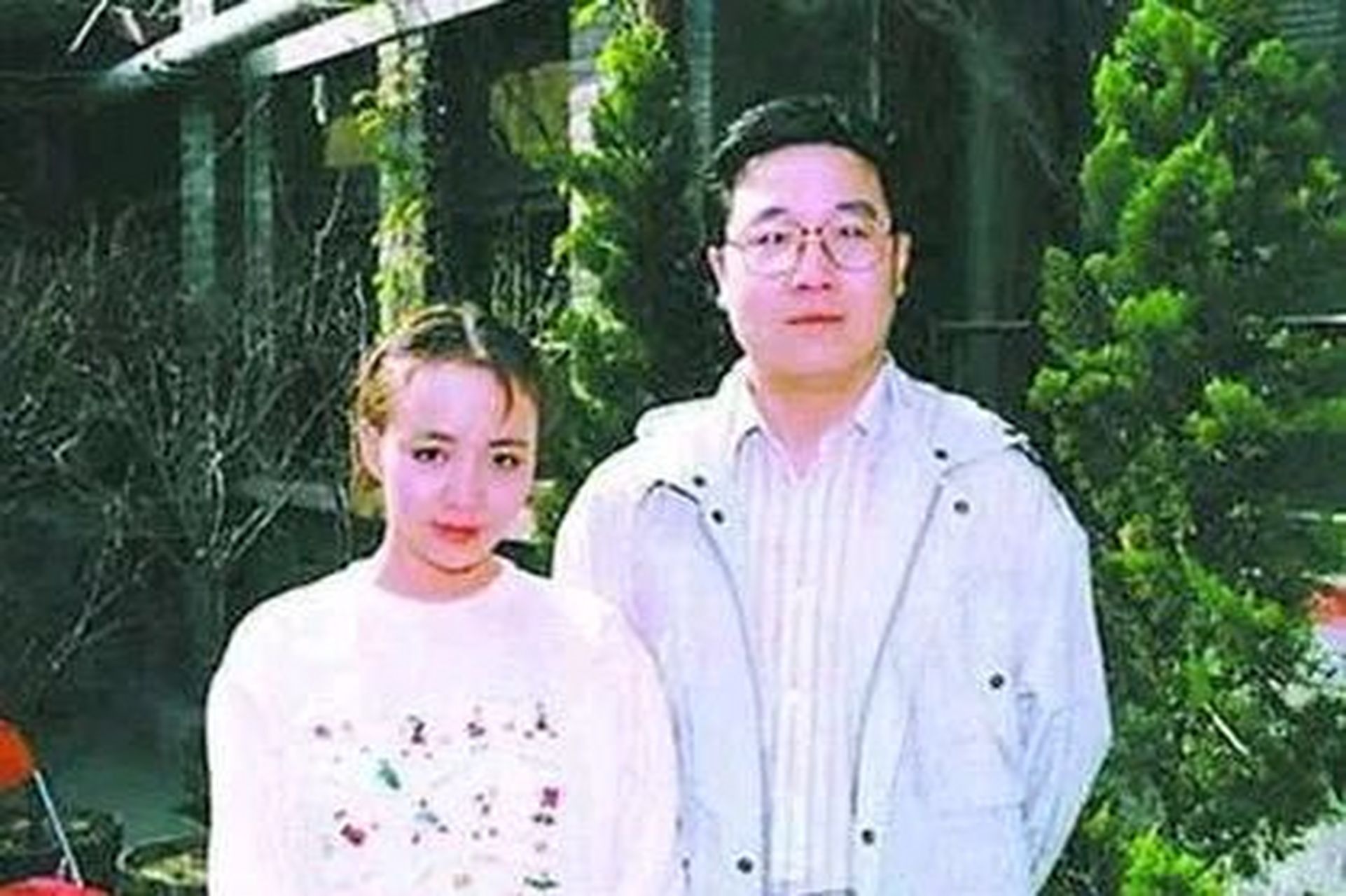 当年,宋丹丹和英达离婚之后,英达突然找上门来,表示愿意给宋丹丹一套