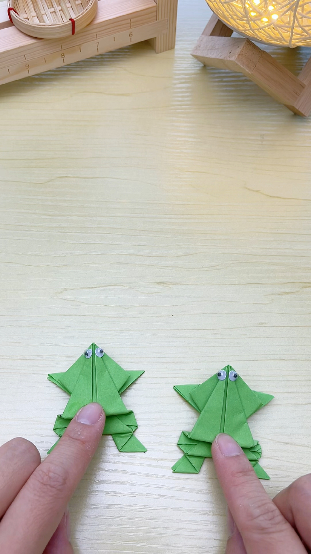 弹跳小青蛙折纸暑假陪孩子玩各种手工玩具