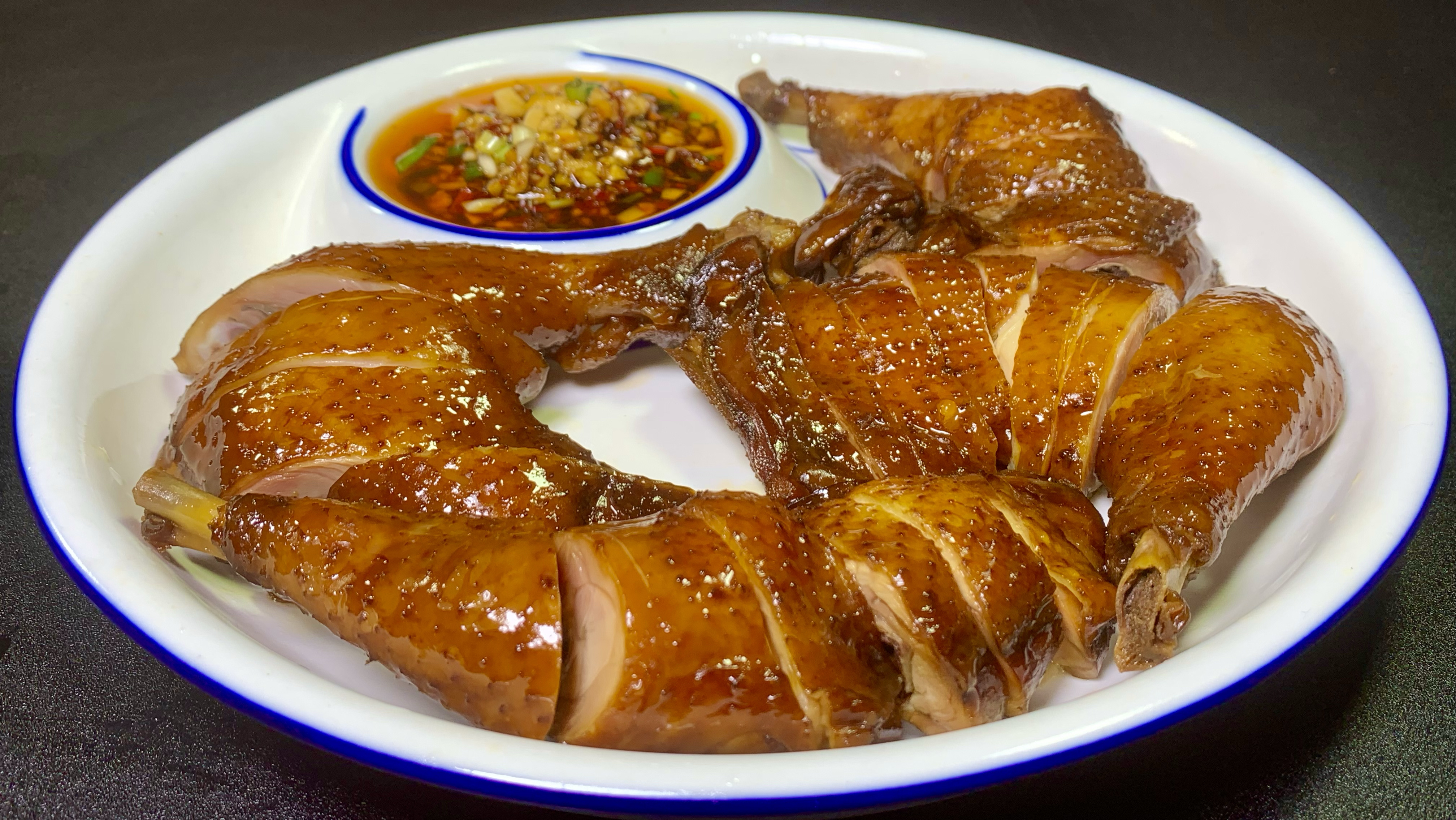 鸡腿直接放酱油里泡2天，味道比腊肉还好吃，酱香浓郁真过瘾