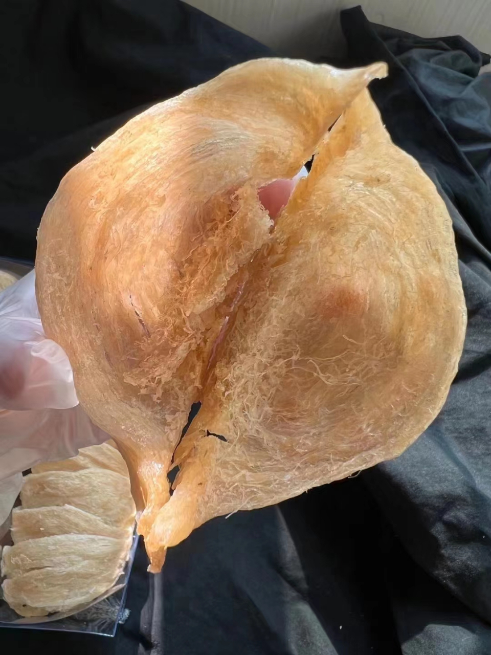 金丝大盏  金丝燕窝一直是口感和发头的"代言燕窝" 内含比白燕更多的