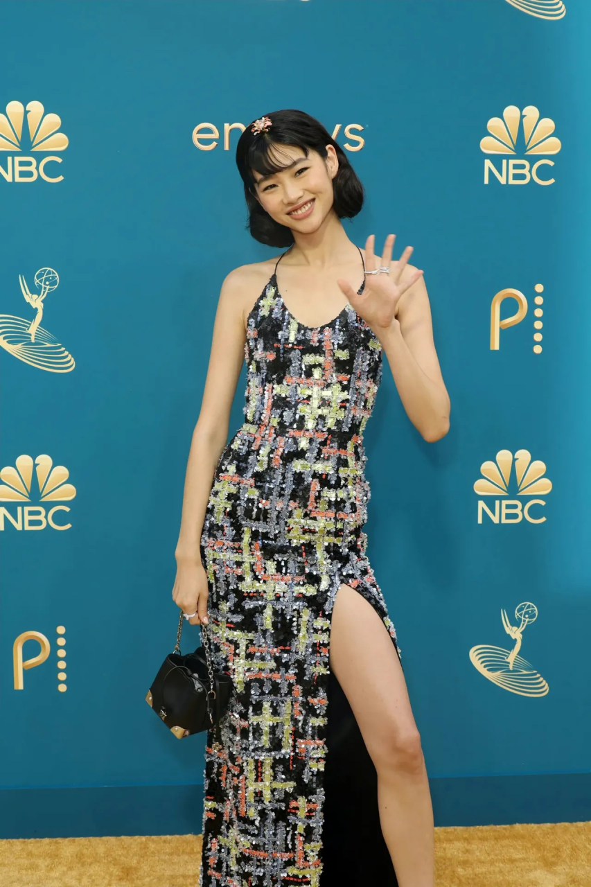 仙袂乍飘兮,闻麝兰之馥郁 荷衣欲动兮,听环佩之铿锵#动态创作月