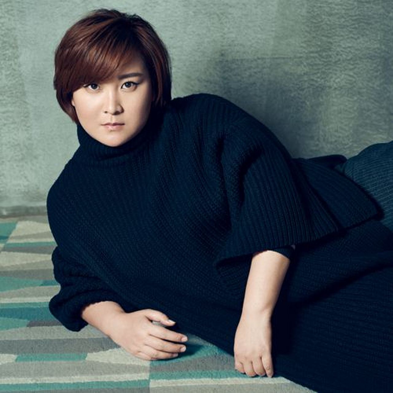 贾玲的处女作《你好,李焕英》靠着真挚的感情,成功俘获了观众,一路