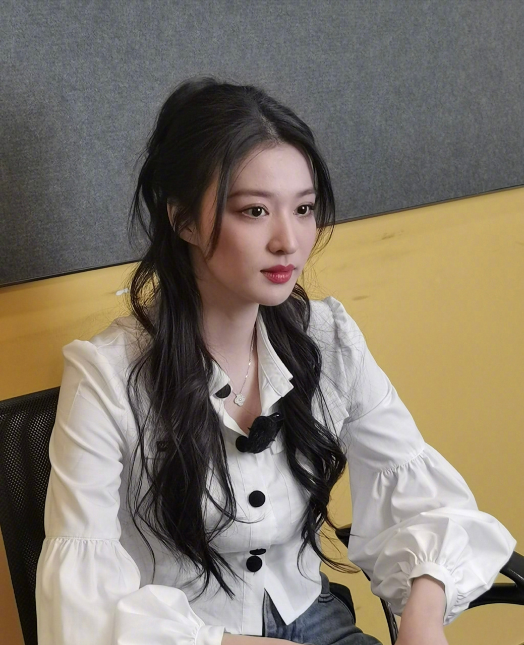 生图,王楚然五官量感太大了,感觉占满了整张脸