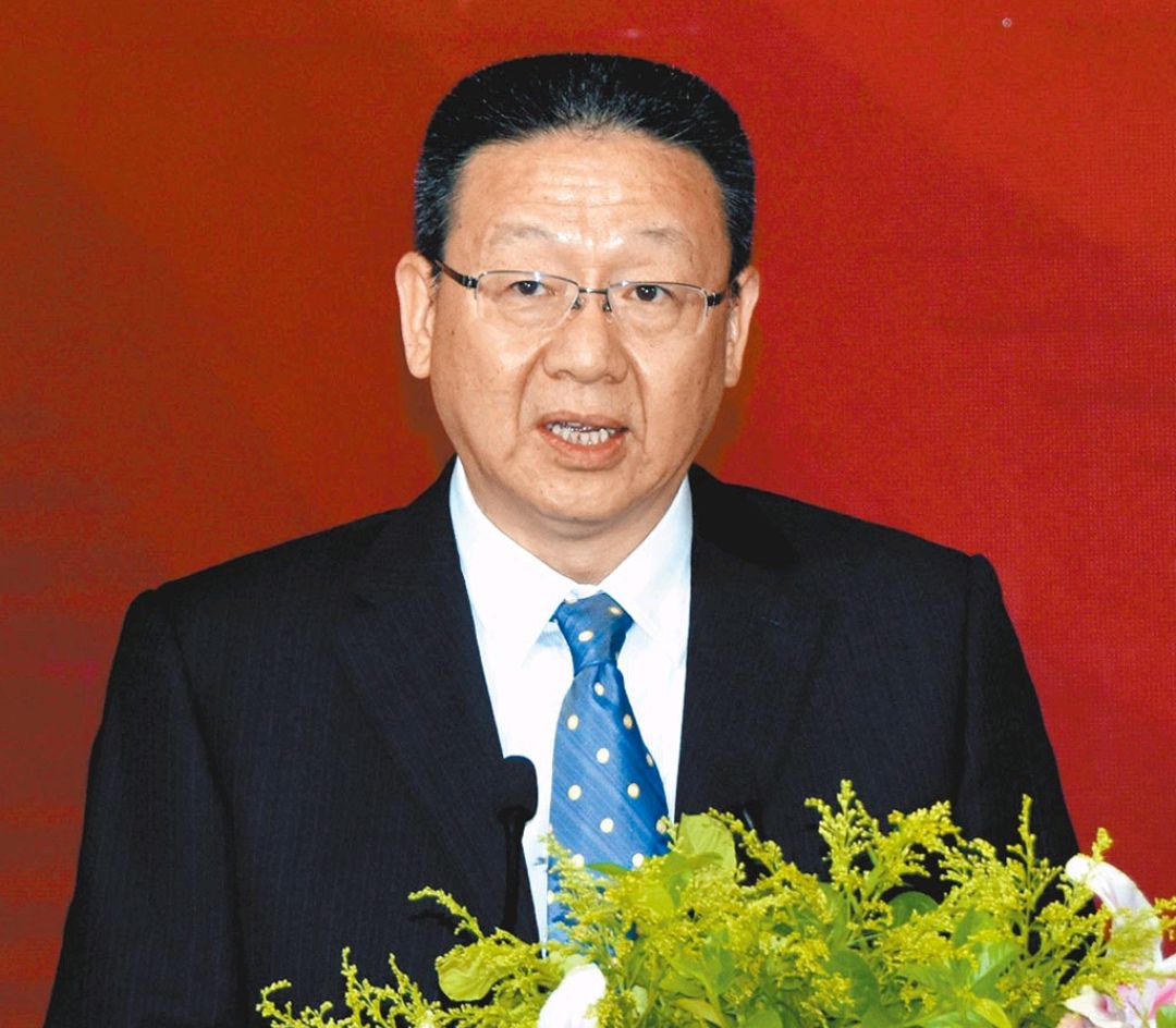 他曾任军委装备发展部副部长,少将军衔,56岁落马,传言涉间谍案