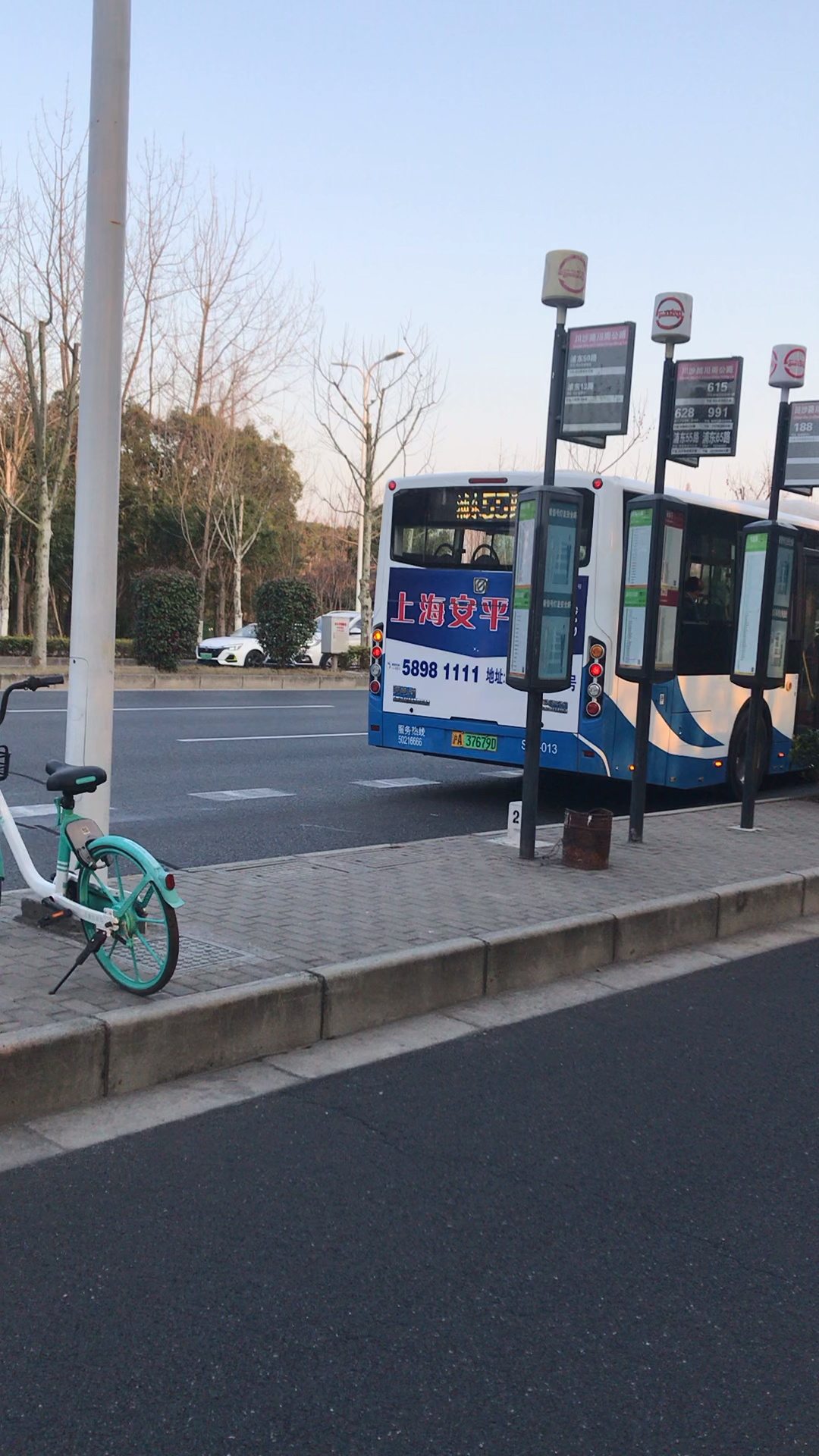 上海街景實拍川沙路川周公路公交站