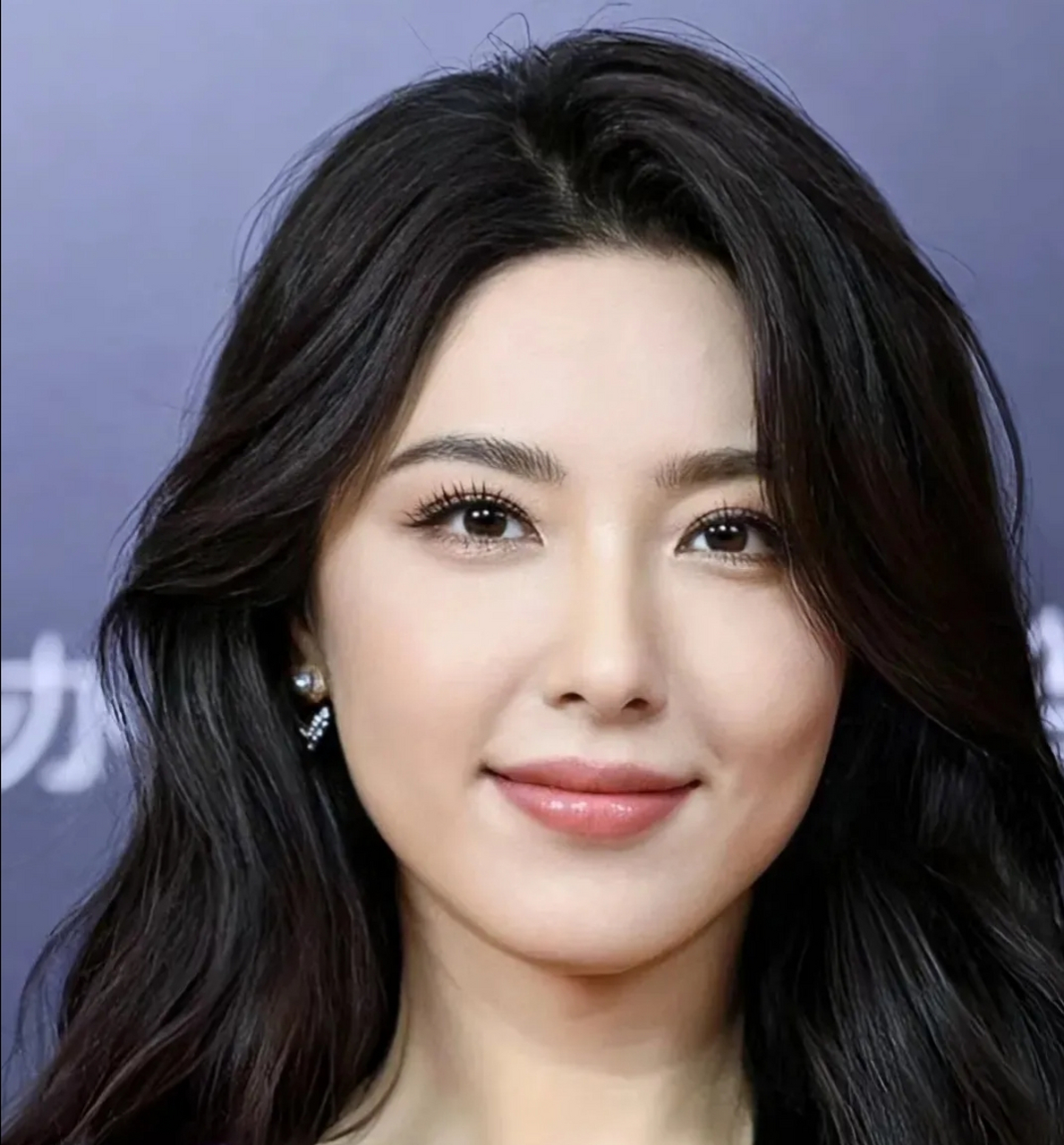 曾黎的生图和精修图都好美,你觉得有差别吗?