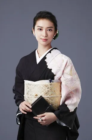 武井咲回归啦!以「黑色皮革手册」的经典角色sp回归