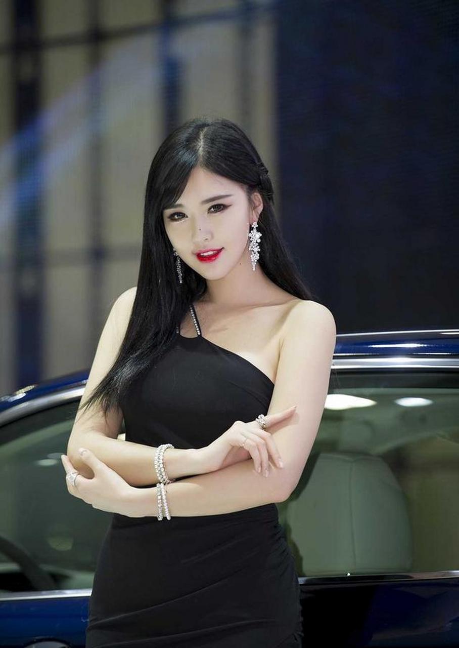迷人的韩国车模美女