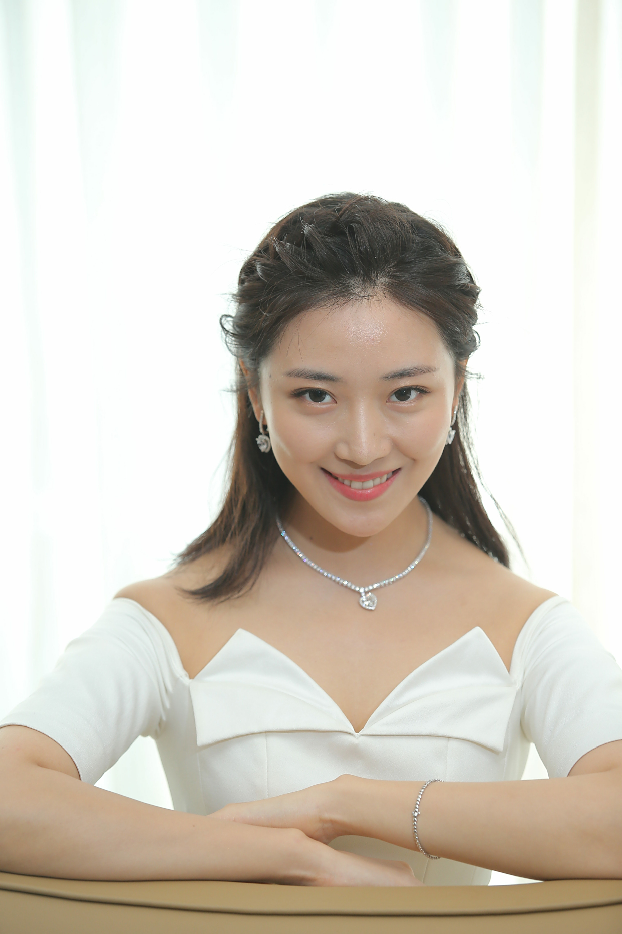 从胡歌主演的猎场认识的菅韧姿 饰演的罗伊人简直就是女神啊