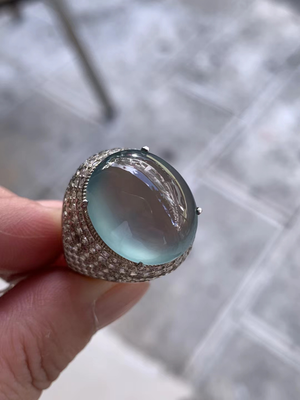 点击头像看直播# #翡翠# 蓝刚戒面种老色美,质地纯净,水润十足,灵气