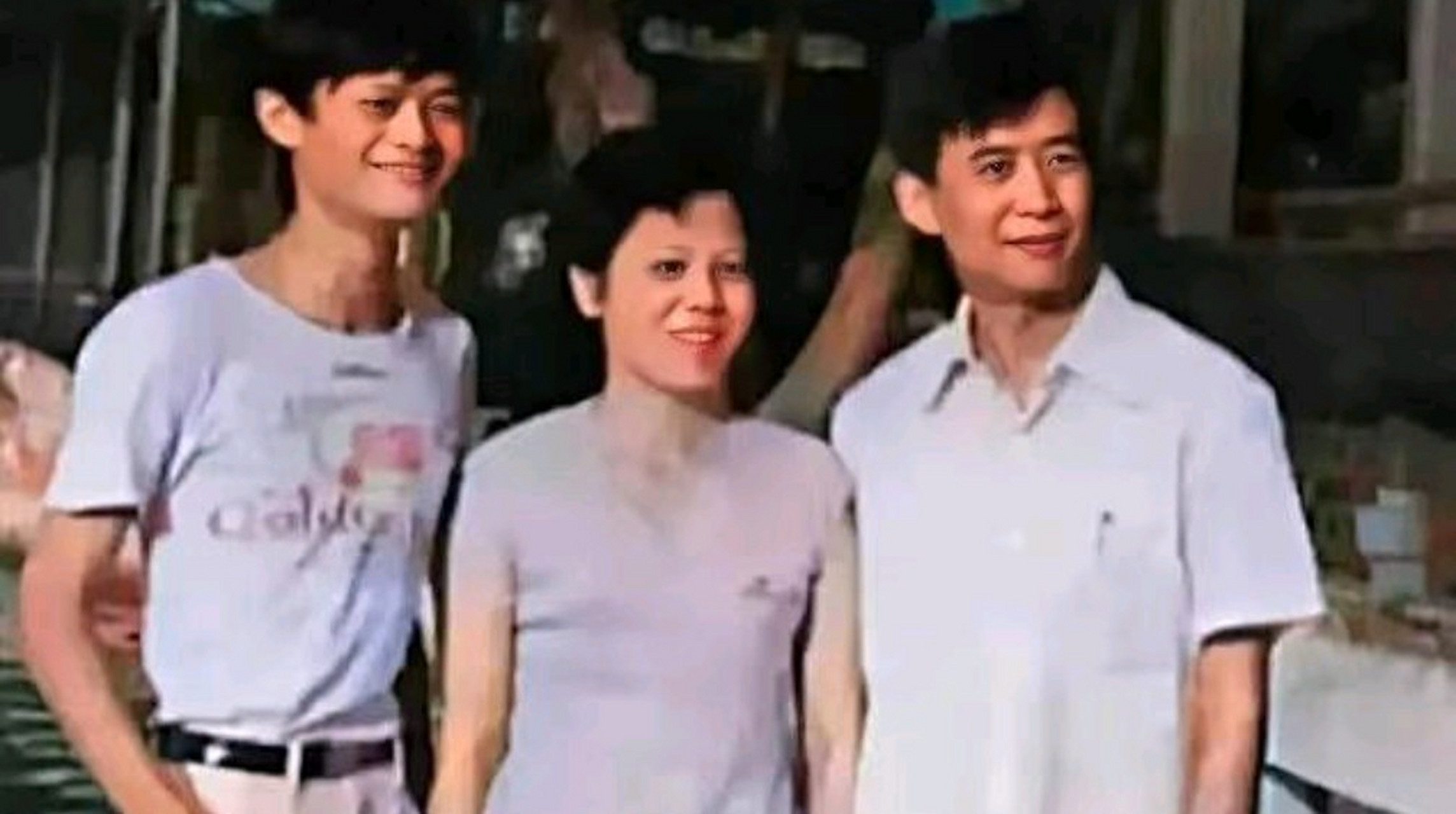 老照片  马云和父母的合影,爸爸是个大帅哥