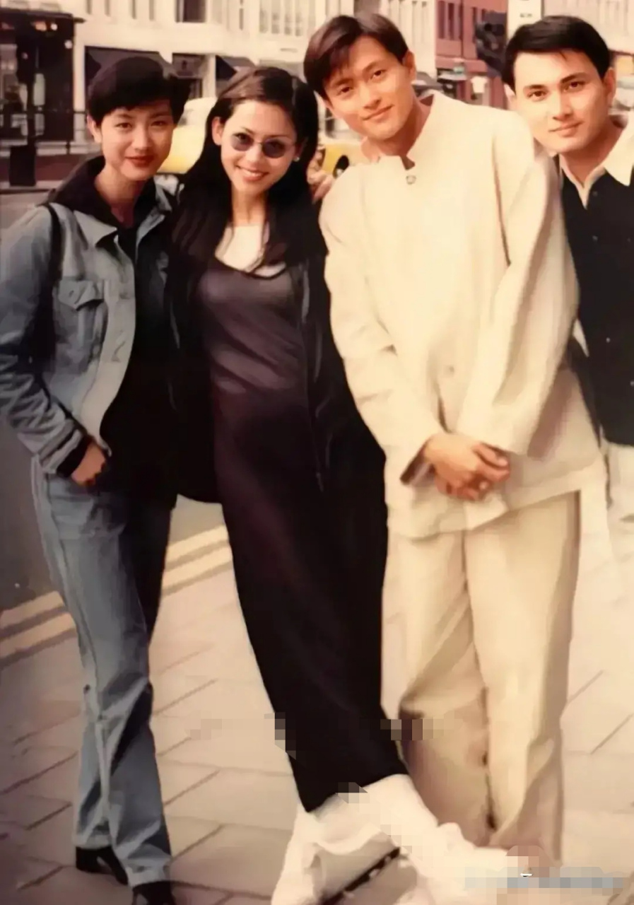 四张熟悉的面孔. 就是叫不出名字.