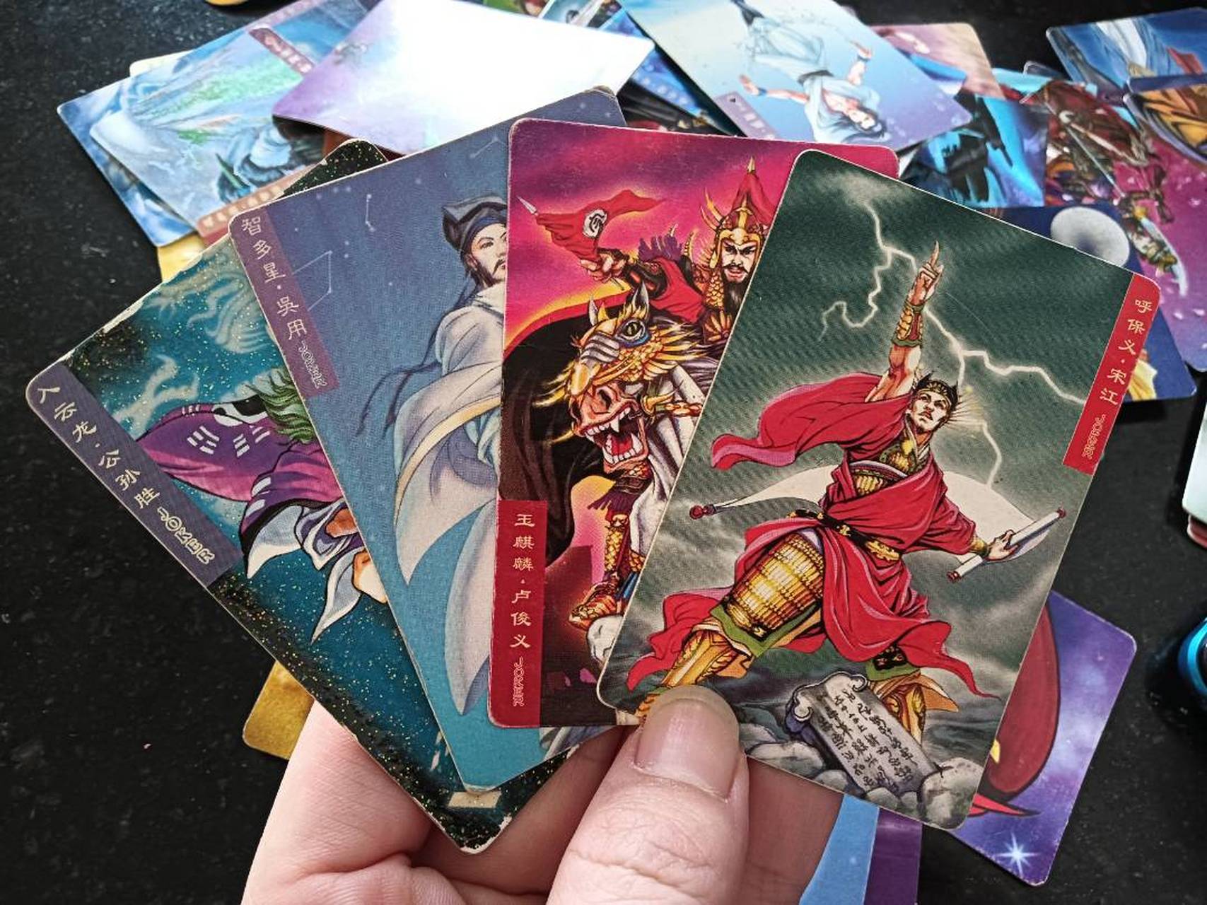 去老家收拾东西时候翻出这一堆小浣熊干脆面icon的水浒英雄传108张