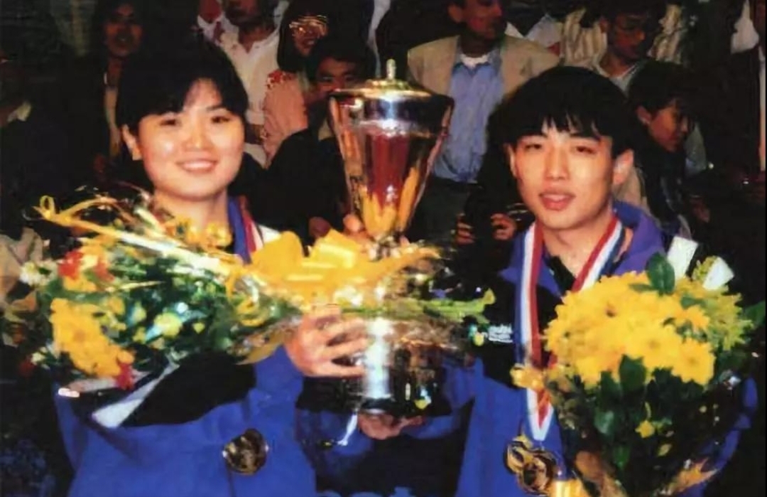 世界冠军邬娜,那位站在刘国梁身边的漂亮姑娘,如今过得怎么样?