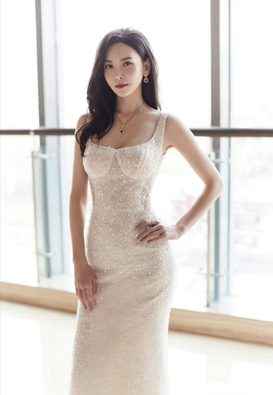 于文文的身材真有些炸裂了,歌甜人美 #于文文# 676767