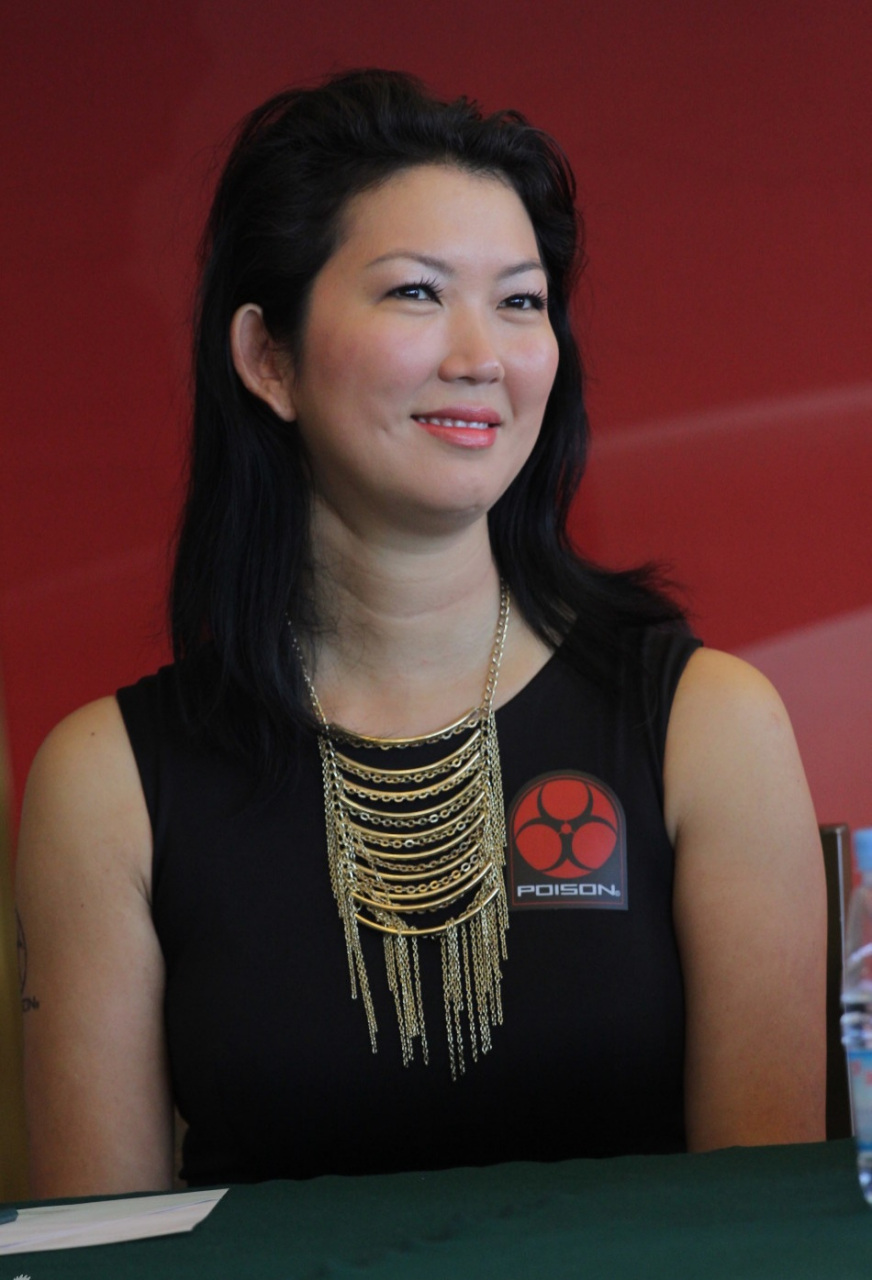 珍妮特因其球风犀利霸道和在赛场上喜欢穿黑色衣服,所以得了一个"黑