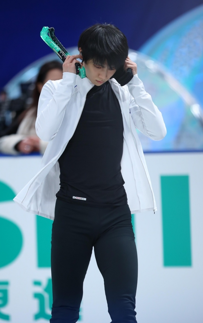 简简单单的训练服就很有范儿[给你小心心]  #羽生结弦
