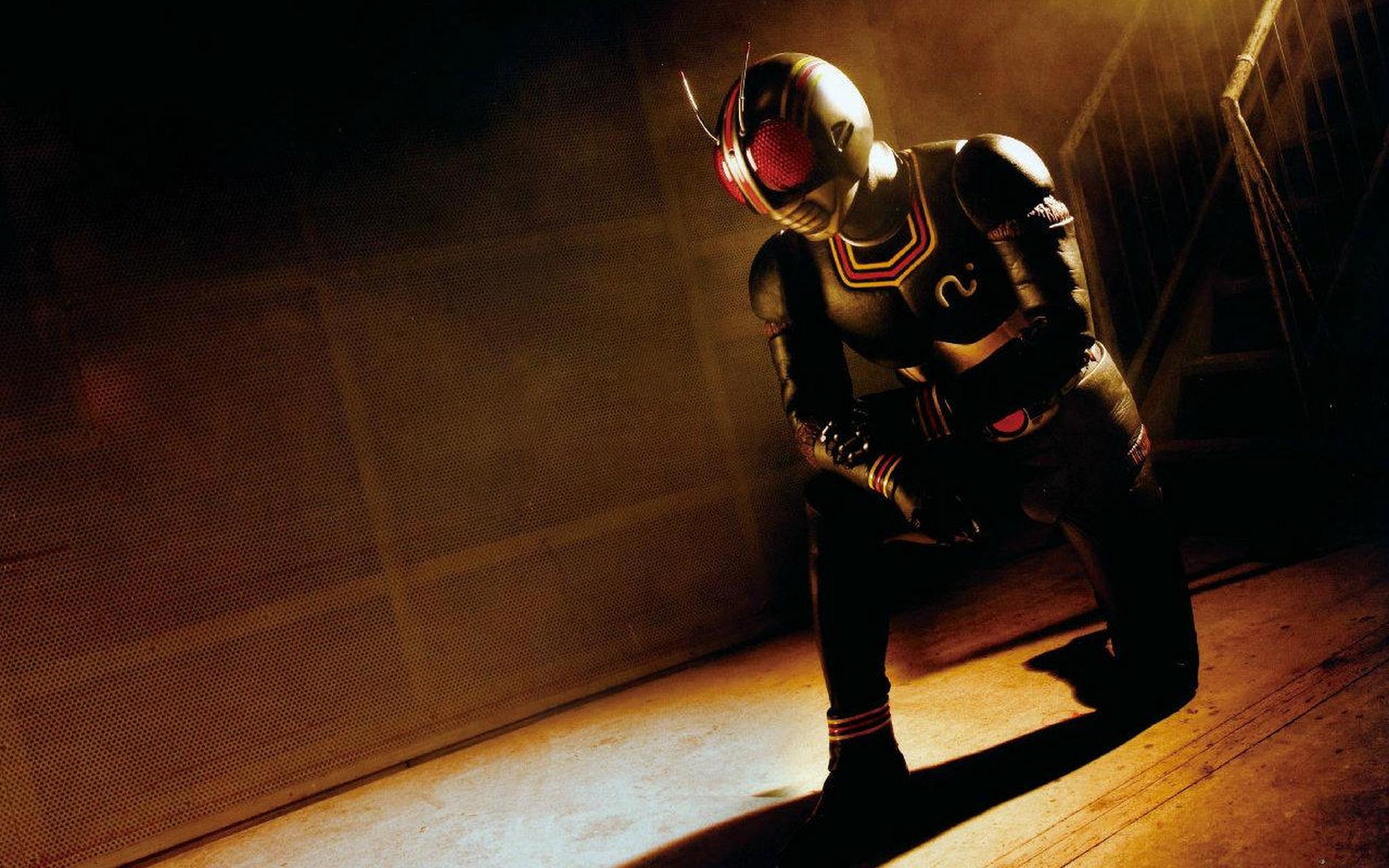 假面骑士black是多少人的童年回忆啊!很有故事感的一部特摄剧.